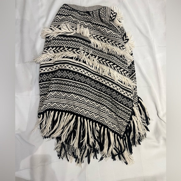 Figue- Formentera Shawl, OS - Picture 3 of 3